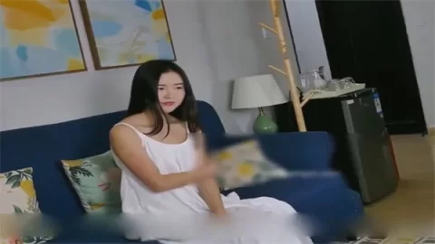 裸拍摄影师於约拍学生妹乖乖被摸胸摸逼